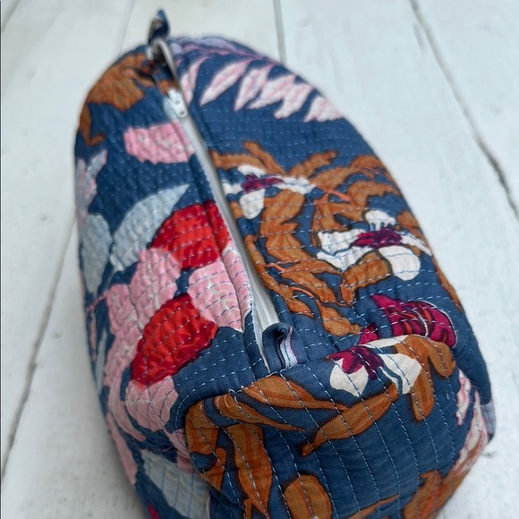 Floral Quilted Makeup Set (3) - Picture 3 of 3